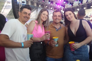 
<a style='margin-left: 5px;' class='btn btn-xs btn-social btn-facebook' href='https://www.facebook.com/sharer/sharer.php?u=https://galeramix.s01.web.getmuller.com.br/imagem/a151/800-800-90/conteudo/site_galerias/151/img6379.jpg' rel='popup' data-width='500' data-height='400'><i class='fa fa-facebook'></i>Compartilhar <span class='hidden-xs'>no Facebook</span>
</a> 
<a class='btn btn-default btn-xs' target='_blank' href='imagem/a151/800-800-90/conteudo/site_galerias/151/img6379.jpg'>
<span class='glyphicon glyphicon-cloud-download'></span> Salvar
</a>
