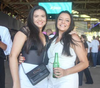 
<a style='margin-left: 5px;' class='btn btn-xs btn-social btn-facebook' href='https://www.facebook.com/sharer/sharer.php?u=https://galeramix.s01.web.getmuller.com.br/imagem/a151/800-800-90/conteudo/site_galerias/151/img6384.jpg' rel='popup' data-width='500' data-height='400'><i class='fa fa-facebook'></i>Compartilhar <span class='hidden-xs'>no Facebook</span>
</a> 
<a class='btn btn-default btn-xs' target='_blank' href='imagem/a151/800-800-90/conteudo/site_galerias/151/img6384.jpg'>
<span class='glyphicon glyphicon-cloud-download'></span> Salvar
</a>
