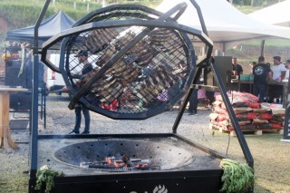 
<a style='margin-left: 5px;' class='btn btn-xs btn-social btn-facebook' href='https://www.facebook.com/sharer/sharer.php?u=https://galeramix.s01.web.getmuller.com.br/imagem/a151/800-800-90/conteudo/site_galerias/151/img6389.jpg' rel='popup' data-width='500' data-height='400'><i class='fa fa-facebook'></i>Compartilhar <span class='hidden-xs'>no Facebook</span>
</a> 
<a class='btn btn-default btn-xs' target='_blank' href='imagem/a151/800-800-90/conteudo/site_galerias/151/img6389.jpg'>
<span class='glyphicon glyphicon-cloud-download'></span> Salvar
</a>
