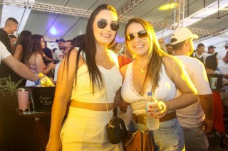 
<a style='margin-left: 5px;' class='btn btn-xs btn-social btn-facebook' href='https://www.facebook.com/sharer/sharer.php?u=https://galeramix.s01.web.getmuller.com.br/imagem/a151/800-800-90/conteudo/site_galerias/151/img6414.jpg' rel='popup' data-width='500' data-height='400'><i class='fa fa-facebook'></i>Compartilhar <span class='hidden-xs'>no Facebook</span>
</a> 
<a class='btn btn-default btn-xs' target='_blank' href='imagem/a151/800-800-90/conteudo/site_galerias/151/img6414.jpg'>
<span class='glyphicon glyphicon-cloud-download'></span> Salvar
</a>
