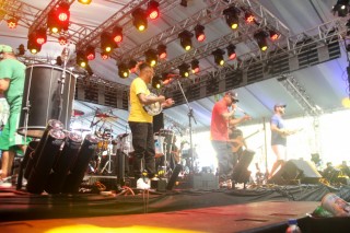 
<a style='margin-left: 5px;' class='btn btn-xs btn-social btn-facebook' href='https://www.facebook.com/sharer/sharer.php?u=https://galeramix.s01.web.getmuller.com.br/imagem/a151/800-800-90/conteudo/site_galerias/151/img6420.jpg' rel='popup' data-width='500' data-height='400'><i class='fa fa-facebook'></i>Compartilhar <span class='hidden-xs'>no Facebook</span>
</a> 
<a class='btn btn-default btn-xs' target='_blank' href='imagem/a151/800-800-90/conteudo/site_galerias/151/img6420.jpg'>
<span class='glyphicon glyphicon-cloud-download'></span> Salvar
</a>
