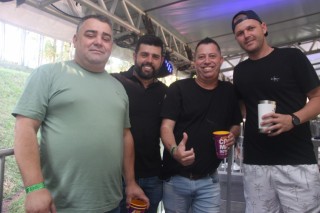 
<a style='margin-left: 5px;' class='btn btn-xs btn-social btn-facebook' href='https://www.facebook.com/sharer/sharer.php?u=https://galeramix.s01.web.getmuller.com.br/imagem/a151/800-800-90/conteudo/site_galerias/151/img6430.jpg' rel='popup' data-width='500' data-height='400'><i class='fa fa-facebook'></i>Compartilhar <span class='hidden-xs'>no Facebook</span>
</a> 
<a class='btn btn-default btn-xs' target='_blank' href='imagem/a151/800-800-90/conteudo/site_galerias/151/img6430.jpg'>
<span class='glyphicon glyphicon-cloud-download'></span> Salvar
</a>
