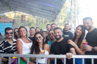 
<a style='margin-left: 5px;' class='btn btn-xs btn-social btn-facebook' href='https://www.facebook.com/sharer/sharer.php?u=https://galeramix.s01.web.getmuller.com.br/imagem/a151/800-800-90/conteudo/site_galerias/151/img6442.jpg' rel='popup' data-width='500' data-height='400'><i class='fa fa-facebook'></i>Compartilhar <span class='hidden-xs'>no Facebook</span>
</a> 
<a class='btn btn-default btn-xs' target='_blank' href='imagem/a151/800-800-90/conteudo/site_galerias/151/img6442.jpg'>
<span class='glyphicon glyphicon-cloud-download'></span> Salvar
</a>
