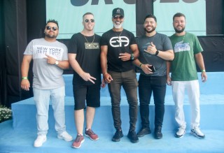 
<a style='margin-left: 5px;' class='btn btn-xs btn-social btn-facebook' href='https://www.facebook.com/sharer/sharer.php?u=https://galeramix.s01.web.getmuller.com.br/imagem/a151/800-800-90/conteudo/site_galerias/151/img6485.jpg' rel='popup' data-width='500' data-height='400'><i class='fa fa-facebook'></i>Compartilhar <span class='hidden-xs'>no Facebook</span>
</a> 
<a class='btn btn-default btn-xs' target='_blank' href='imagem/a151/800-800-90/conteudo/site_galerias/151/img6485.jpg'>
<span class='glyphicon glyphicon-cloud-download'></span> Salvar
</a>
