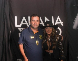 
<a style='margin-left: 5px;' class='btn btn-xs btn-social btn-facebook' href='https://www.facebook.com/sharer/sharer.php?u=https://galeramix.s01.web.getmuller.com.br/imagem/a151/800-800-90/conteudo/site_galerias/151/img6568.jpg' rel='popup' data-width='500' data-height='400'><i class='fa fa-facebook'></i>Compartilhar <span class='hidden-xs'>no Facebook</span>
</a> 
<a class='btn btn-default btn-xs' target='_blank' href='imagem/a151/800-800-90/conteudo/site_galerias/151/img6568.jpg'>
<span class='glyphicon glyphicon-cloud-download'></span> Salvar
</a>
