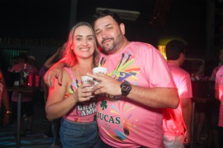 
    <a style='margin-left: 5px;' class='btn btn-xs btn-social btn-facebook' href='https://www.facebook.com/sharer/sharer.php?u=https://galeramix.s01.web.getmuller.com.br/imagem/a153/800-800-90/conteudo/site_galerias/153/carnaval-grandes-amigos-104.jpg' rel='popup' data-width='500' data-height='400'><i class='fa fa-facebook'></i>Compartilhar <span class='hidden-xs'>no Facebook</span>
</a> 
<a class='btn btn-default btn-xs' target='_blank' href='imagem/a153/800-800-90/conteudo/site_galerias/153/carnaval-grandes-amigos-104.jpg'>
    <span class='glyphicon glyphicon-cloud-download'></span> Salvar
</a>
