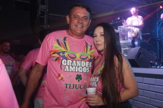 
<a style='margin-left: 5px;' class='btn btn-xs btn-social btn-facebook' href='https://www.facebook.com/sharer/sharer.php?u=https://galeramix.s01.web.getmuller.com.br/imagem/a153/800-800-90/conteudo/site_galerias/153/carnaval-grandes-amigos-108.jpg' rel='popup' data-width='500' data-height='400'><i class='fa fa-facebook'></i>Compartilhar <span class='hidden-xs'>no Facebook</span>
</a> 
<a class='btn btn-default btn-xs' target='_blank' href='imagem/a153/800-800-90/conteudo/site_galerias/153/carnaval-grandes-amigos-108.jpg'>
<span class='glyphicon glyphicon-cloud-download'></span> Salvar
</a>
