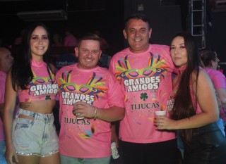 
<a style='margin-left: 5px;' class='btn btn-xs btn-social btn-facebook' href='https://www.facebook.com/sharer/sharer.php?u=https://galeramix.s01.web.getmuller.com.br/imagem/a153/800-800-90/conteudo/site_galerias/153/carnaval-grandes-amigos-109.jpg' rel='popup' data-width='500' data-height='400'><i class='fa fa-facebook'></i>Compartilhar <span class='hidden-xs'>no Facebook</span>
</a> 
<a class='btn btn-default btn-xs' target='_blank' href='imagem/a153/800-800-90/conteudo/site_galerias/153/carnaval-grandes-amigos-109.jpg'>
<span class='glyphicon glyphicon-cloud-download'></span> Salvar
</a>
