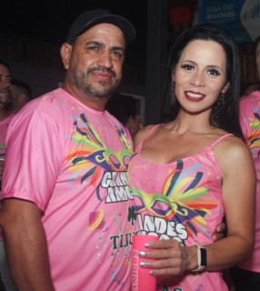 
<a style='margin-left: 5px;' class='btn btn-xs btn-social btn-facebook' href='https://www.facebook.com/sharer/sharer.php?u=https://galeramix.s01.web.getmuller.com.br/imagem/a153/800-800-90/conteudo/site_galerias/153/carnaval-grandes-amigos-110.jpg' rel='popup' data-width='500' data-height='400'><i class='fa fa-facebook'></i>Compartilhar <span class='hidden-xs'>no Facebook</span>
</a> 
<a class='btn btn-default btn-xs' target='_blank' href='imagem/a153/800-800-90/conteudo/site_galerias/153/carnaval-grandes-amigos-110.jpg'>
<span class='glyphicon glyphicon-cloud-download'></span> Salvar
</a>
