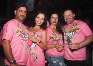 
<a style='margin-left: 5px;' class='btn btn-xs btn-social btn-facebook' href='https://www.facebook.com/sharer/sharer.php?u=https://galeramix.s01.web.getmuller.com.br/imagem/a153/800-800-90/conteudo/site_galerias/153/carnaval-grandes-amigos-112.jpg' rel='popup' data-width='500' data-height='400'><i class='fa fa-facebook'></i>Compartilhar <span class='hidden-xs'>no Facebook</span>
</a> 
<a class='btn btn-default btn-xs' target='_blank' href='imagem/a153/800-800-90/conteudo/site_galerias/153/carnaval-grandes-amigos-112.jpg'>
<span class='glyphicon glyphicon-cloud-download'></span> Salvar
</a>
