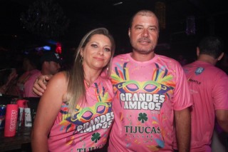 
<a style='margin-left: 5px;' class='btn btn-xs btn-social btn-facebook' href='https://www.facebook.com/sharer/sharer.php?u=https://galeramix.s01.web.getmuller.com.br/imagem/a153/800-800-90/conteudo/site_galerias/153/carnaval-grandes-amigos-114.jpg' rel='popup' data-width='500' data-height='400'><i class='fa fa-facebook'></i>Compartilhar <span class='hidden-xs'>no Facebook</span>
</a> 
<a class='btn btn-default btn-xs' target='_blank' href='imagem/a153/800-800-90/conteudo/site_galerias/153/carnaval-grandes-amigos-114.jpg'>
<span class='glyphicon glyphicon-cloud-download'></span> Salvar
</a>
