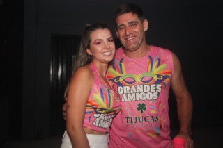 
<a style='margin-left: 5px;' class='btn btn-xs btn-social btn-facebook' href='https://www.facebook.com/sharer/sharer.php?u=https://galeramix.s01.web.getmuller.com.br/imagem/a153/800-800-90/conteudo/site_galerias/153/carnaval-grandes-amigos-122.jpg' rel='popup' data-width='500' data-height='400'><i class='fa fa-facebook'></i>Compartilhar <span class='hidden-xs'>no Facebook</span>
</a> 
<a class='btn btn-default btn-xs' target='_blank' href='imagem/a153/800-800-90/conteudo/site_galerias/153/carnaval-grandes-amigos-122.jpg'>
<span class='glyphicon glyphicon-cloud-download'></span> Salvar
</a>
