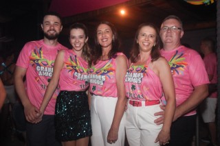 
<a style='margin-left: 5px;' class='btn btn-xs btn-social btn-facebook' href='https://www.facebook.com/sharer/sharer.php?u=https://galeramix.s01.web.getmuller.com.br/imagem/a153/800-800-90/conteudo/site_galerias/153/carnaval-grandes-amigos-135.jpg' rel='popup' data-width='500' data-height='400'><i class='fa fa-facebook'></i>Compartilhar <span class='hidden-xs'>no Facebook</span>
</a> 
<a class='btn btn-default btn-xs' target='_blank' href='imagem/a153/800-800-90/conteudo/site_galerias/153/carnaval-grandes-amigos-135.jpg'>
<span class='glyphicon glyphicon-cloud-download'></span> Salvar
</a>
