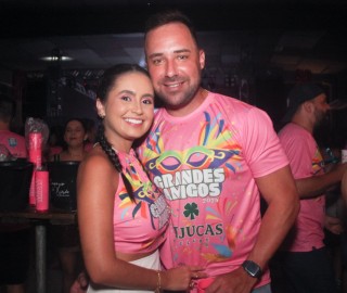 
<a style='margin-left: 5px;' class='btn btn-xs btn-social btn-facebook' href='https://www.facebook.com/sharer/sharer.php?u=https://galeramix.s01.web.getmuller.com.br/imagem/a153/800-800-90/conteudo/site_galerias/153/carnaval-grandes-amigos-136.jpg' rel='popup' data-width='500' data-height='400'><i class='fa fa-facebook'></i>Compartilhar <span class='hidden-xs'>no Facebook</span>
</a> 
<a class='btn btn-default btn-xs' target='_blank' href='imagem/a153/800-800-90/conteudo/site_galerias/153/carnaval-grandes-amigos-136.jpg'>
<span class='glyphicon glyphicon-cloud-download'></span> Salvar
</a>
