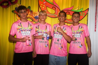 
<a style='margin-left: 5px;' class='btn btn-xs btn-social btn-facebook' href='https://www.facebook.com/sharer/sharer.php?u=https://galeramix.s01.web.getmuller.com.br/imagem/a153/800-800-90/conteudo/site_galerias/153/carnaval-grandes-amigos-150.jpg' rel='popup' data-width='500' data-height='400'><i class='fa fa-facebook'></i>Compartilhar <span class='hidden-xs'>no Facebook</span>
</a> 
<a class='btn btn-default btn-xs' target='_blank' href='imagem/a153/800-800-90/conteudo/site_galerias/153/carnaval-grandes-amigos-150.jpg'>
<span class='glyphicon glyphicon-cloud-download'></span> Salvar
</a>
