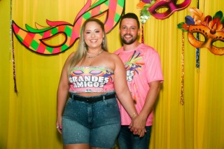 
<a style='margin-left: 5px;' class='btn btn-xs btn-social btn-facebook' href='https://www.facebook.com/sharer/sharer.php?u=https://galeramix.s01.web.getmuller.com.br/imagem/a153/800-800-90/conteudo/site_galerias/153/carnaval-grandes-amigos-18.jpg' rel='popup' data-width='500' data-height='400'><i class='fa fa-facebook'></i>Compartilhar <span class='hidden-xs'>no Facebook</span>
</a> 
<a class='btn btn-default btn-xs' target='_blank' href='imagem/a153/800-800-90/conteudo/site_galerias/153/carnaval-grandes-amigos-18.jpg'>
<span class='glyphicon glyphicon-cloud-download'></span> Salvar
</a>
