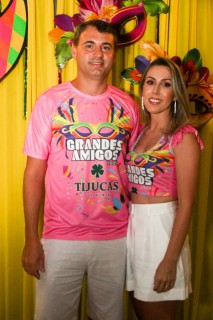 
<a style='margin-left: 5px;' class='btn btn-xs btn-social btn-facebook' href='https://www.facebook.com/sharer/sharer.php?u=https://galeramix.s01.web.getmuller.com.br/imagem/a153/800-800-90/conteudo/site_galerias/153/carnaval-grandes-amigos-25.jpg' rel='popup' data-width='500' data-height='400'><i class='fa fa-facebook'></i>Compartilhar <span class='hidden-xs'>no Facebook</span>
</a> 
<a class='btn btn-default btn-xs' target='_blank' href='imagem/a153/800-800-90/conteudo/site_galerias/153/carnaval-grandes-amigos-25.jpg'>
<span class='glyphicon glyphicon-cloud-download'></span> Salvar
</a>
