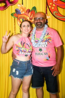 
<a style='margin-left: 5px;' class='btn btn-xs btn-social btn-facebook' href='https://www.facebook.com/sharer/sharer.php?u=https://galeramix.s01.web.getmuller.com.br/imagem/a153/800-800-90/conteudo/site_galerias/153/carnaval-grandes-amigos-36.jpg' rel='popup' data-width='500' data-height='400'><i class='fa fa-facebook'></i>Compartilhar <span class='hidden-xs'>no Facebook</span>
</a> 
<a class='btn btn-default btn-xs' target='_blank' href='imagem/a153/800-800-90/conteudo/site_galerias/153/carnaval-grandes-amigos-36.jpg'>
<span class='glyphicon glyphicon-cloud-download'></span> Salvar
</a>
