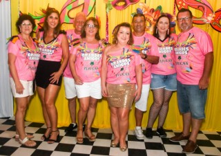 
<a style='margin-left: 5px;' class='btn btn-xs btn-social btn-facebook' href='https://www.facebook.com/sharer/sharer.php?u=https://galeramix.s01.web.getmuller.com.br/imagem/a153/800-800-90/conteudo/site_galerias/153/carnaval-grandes-amigos-37.jpg' rel='popup' data-width='500' data-height='400'><i class='fa fa-facebook'></i>Compartilhar <span class='hidden-xs'>no Facebook</span>
</a> 
<a class='btn btn-default btn-xs' target='_blank' href='imagem/a153/800-800-90/conteudo/site_galerias/153/carnaval-grandes-amigos-37.jpg'>
<span class='glyphicon glyphicon-cloud-download'></span> Salvar
</a>
