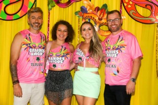 
<a style='margin-left: 5px;' class='btn btn-xs btn-social btn-facebook' href='https://www.facebook.com/sharer/sharer.php?u=https://galeramix.s01.web.getmuller.com.br/imagem/a153/800-800-90/conteudo/site_galerias/153/carnaval-grandes-amigos-42.jpg' rel='popup' data-width='500' data-height='400'><i class='fa fa-facebook'></i>Compartilhar <span class='hidden-xs'>no Facebook</span>
</a> 
<a class='btn btn-default btn-xs' target='_blank' href='imagem/a153/800-800-90/conteudo/site_galerias/153/carnaval-grandes-amigos-42.jpg'>
<span class='glyphicon glyphicon-cloud-download'></span> Salvar
</a>
