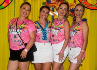 
<a style='margin-left: 5px;' class='btn btn-xs btn-social btn-facebook' href='https://www.facebook.com/sharer/sharer.php?u=https://galeramix.s01.web.getmuller.com.br/imagem/a153/800-800-90/conteudo/site_galerias/153/carnaval-grandes-amigos-46.jpg' rel='popup' data-width='500' data-height='400'><i class='fa fa-facebook'></i>Compartilhar <span class='hidden-xs'>no Facebook</span>
</a> 
<a class='btn btn-default btn-xs' target='_blank' href='imagem/a153/800-800-90/conteudo/site_galerias/153/carnaval-grandes-amigos-46.jpg'>
<span class='glyphicon glyphicon-cloud-download'></span> Salvar
</a>
