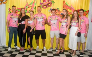 
<a style='margin-left: 5px;' class='btn btn-xs btn-social btn-facebook' href='https://www.facebook.com/sharer/sharer.php?u=https://galeramix.s01.web.getmuller.com.br/imagem/a153/800-800-90/conteudo/site_galerias/153/carnaval-grandes-amigos-50.jpg' rel='popup' data-width='500' data-height='400'><i class='fa fa-facebook'></i>Compartilhar <span class='hidden-xs'>no Facebook</span>
</a> 
<a class='btn btn-default btn-xs' target='_blank' href='imagem/a153/800-800-90/conteudo/site_galerias/153/carnaval-grandes-amigos-50.jpg'>
<span class='glyphicon glyphicon-cloud-download'></span> Salvar
</a>
