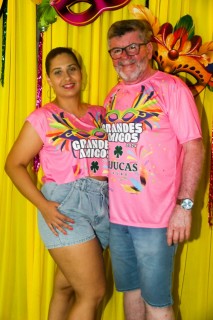 
<a style='margin-left: 5px;' class='btn btn-xs btn-social btn-facebook' href='https://www.facebook.com/sharer/sharer.php?u=https://galeramix.s01.web.getmuller.com.br/imagem/a153/800-800-90/conteudo/site_galerias/153/carnaval-grandes-amigos-64.jpg' rel='popup' data-width='500' data-height='400'><i class='fa fa-facebook'></i>Compartilhar <span class='hidden-xs'>no Facebook</span>
</a> 
<a class='btn btn-default btn-xs' target='_blank' href='imagem/a153/800-800-90/conteudo/site_galerias/153/carnaval-grandes-amigos-64.jpg'>
<span class='glyphicon glyphicon-cloud-download'></span> Salvar
</a>
