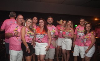 
<a style='margin-left: 5px;' class='btn btn-xs btn-social btn-facebook' href='https://www.facebook.com/sharer/sharer.php?u=https://galeramix.s01.web.getmuller.com.br/imagem/a153/800-800-90/conteudo/site_galerias/153/carnaval-grandes-amigos-76.jpg' rel='popup' data-width='500' data-height='400'><i class='fa fa-facebook'></i>Compartilhar <span class='hidden-xs'>no Facebook</span>
</a> 
<a class='btn btn-default btn-xs' target='_blank' href='imagem/a153/800-800-90/conteudo/site_galerias/153/carnaval-grandes-amigos-76.jpg'>
<span class='glyphicon glyphicon-cloud-download'></span> Salvar
</a>
