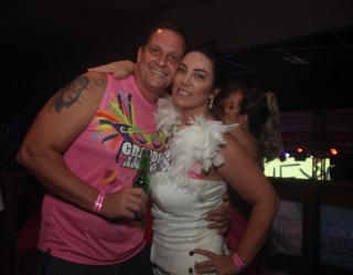 
<a style='margin-left: 5px;' class='btn btn-xs btn-social btn-facebook' href='https://www.facebook.com/sharer/sharer.php?u=https://galeramix.s01.web.getmuller.com.br/imagem/a153/800-800-90/conteudo/site_galerias/153/carnaval-grandes-amigos-84.jpg' rel='popup' data-width='500' data-height='400'><i class='fa fa-facebook'></i>Compartilhar <span class='hidden-xs'>no Facebook</span>
</a> 
<a class='btn btn-default btn-xs' target='_blank' href='imagem/a153/800-800-90/conteudo/site_galerias/153/carnaval-grandes-amigos-84.jpg'>
<span class='glyphicon glyphicon-cloud-download'></span> Salvar
</a>
