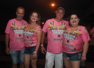 
<a style='margin-left: 5px;' class='btn btn-xs btn-social btn-facebook' href='https://www.facebook.com/sharer/sharer.php?u=https://galeramix.s01.web.getmuller.com.br/imagem/a153/800-800-90/conteudo/site_galerias/153/carnaval-grandes-amigos-91.jpg' rel='popup' data-width='500' data-height='400'><i class='fa fa-facebook'></i>Compartilhar <span class='hidden-xs'>no Facebook</span>
</a> 
<a class='btn btn-default btn-xs' target='_blank' href='imagem/a153/800-800-90/conteudo/site_galerias/153/carnaval-grandes-amigos-91.jpg'>
<span class='glyphicon glyphicon-cloud-download'></span> Salvar
</a>
