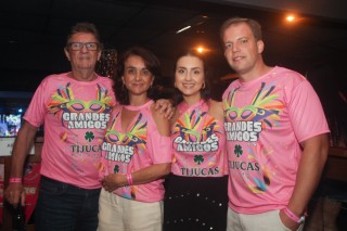 
<a style='margin-left: 5px;' class='btn btn-xs btn-social btn-facebook' href='https://www.facebook.com/sharer/sharer.php?u=https://galeramix.s01.web.getmuller.com.br/imagem/a153/800-800-90/conteudo/site_galerias/153/carnaval-grandes-amigos-92.jpg' rel='popup' data-width='500' data-height='400'><i class='fa fa-facebook'></i>Compartilhar <span class='hidden-xs'>no Facebook</span>
</a> 
<a class='btn btn-default btn-xs' target='_blank' href='imagem/a153/800-800-90/conteudo/site_galerias/153/carnaval-grandes-amigos-92.jpg'>
<span class='glyphicon glyphicon-cloud-download'></span> Salvar
</a>
