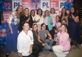 
                        <a style='margin-left: 5px;' class='btn btn-xs btn-social btn-facebook' href='https://www.facebook.com/sharer/sharer.php?u=https://galeramix.s01.web.getmuller.com.br/imagem/a157/800-800-90/conteudo/site_galerias/157/pl-mulher-tijucas-101.jpg' rel='popup' data-width='500' data-height='400'><i class='fa fa-facebook'></i>Compartilhar <span class='hidden-xs'>no Facebook</span>
                    </a> 
                    <a class='btn btn-default btn-xs' target='_blank' href='imagem/a157/800-800-90/conteudo/site_galerias/157/pl-mulher-tijucas-101.jpg'>
                        <span class='glyphicon glyphicon-cloud-download'></span> Salvar
                    </a>
                    