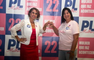 
<a style='margin-left: 5px;' class='btn btn-xs btn-social btn-facebook' href='https://www.facebook.com/sharer/sharer.php?u=https://galeramix.s01.web.getmuller.com.br/imagem/a157/800-800-90/conteudo/site_galerias/157/pl-mulher-tijucas-11.jpg' rel='popup' data-width='500' data-height='400'><i class='fa fa-facebook'></i>Compartilhar <span class='hidden-xs'>no Facebook</span>
</a> 
<a class='btn btn-default btn-xs' target='_blank' href='imagem/a157/800-800-90/conteudo/site_galerias/157/pl-mulher-tijucas-11.jpg'>
<span class='glyphicon glyphicon-cloud-download'></span> Salvar
</a>
