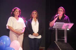 
<a style='margin-left: 5px;' class='btn btn-xs btn-social btn-facebook' href='https://www.facebook.com/sharer/sharer.php?u=https://galeramix.s01.web.getmuller.com.br/imagem/a157/800-800-90/conteudo/site_galerias/157/pl-mulher-tijucas-135.jpg' rel='popup' data-width='500' data-height='400'><i class='fa fa-facebook'></i>Compartilhar <span class='hidden-xs'>no Facebook</span>
</a> 
<a class='btn btn-default btn-xs' target='_blank' href='imagem/a157/800-800-90/conteudo/site_galerias/157/pl-mulher-tijucas-135.jpg'>
<span class='glyphicon glyphicon-cloud-download'></span> Salvar
</a>
