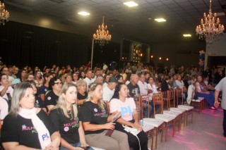 
<a style='margin-left: 5px;' class='btn btn-xs btn-social btn-facebook' href='https://www.facebook.com/sharer/sharer.php?u=https://galeramix.s01.web.getmuller.com.br/imagem/a157/800-800-90/conteudo/site_galerias/157/pl-mulher-tijucas-137.jpg' rel='popup' data-width='500' data-height='400'><i class='fa fa-facebook'></i>Compartilhar <span class='hidden-xs'>no Facebook</span>
</a> 
<a class='btn btn-default btn-xs' target='_blank' href='imagem/a157/800-800-90/conteudo/site_galerias/157/pl-mulher-tijucas-137.jpg'>
<span class='glyphicon glyphicon-cloud-download'></span> Salvar
</a>
