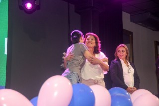 
<a style='margin-left: 5px;' class='btn btn-xs btn-social btn-facebook' href='https://www.facebook.com/sharer/sharer.php?u=https://galeramix.s01.web.getmuller.com.br/imagem/a157/800-800-90/conteudo/site_galerias/157/pl-mulher-tijucas-139.jpg' rel='popup' data-width='500' data-height='400'><i class='fa fa-facebook'></i>Compartilhar <span class='hidden-xs'>no Facebook</span>
</a> 
<a class='btn btn-default btn-xs' target='_blank' href='imagem/a157/800-800-90/conteudo/site_galerias/157/pl-mulher-tijucas-139.jpg'>
<span class='glyphicon glyphicon-cloud-download'></span> Salvar
</a>
