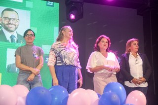 
<a style='margin-left: 5px;' class='btn btn-xs btn-social btn-facebook' href='https://www.facebook.com/sharer/sharer.php?u=https://galeramix.s01.web.getmuller.com.br/imagem/a157/800-800-90/conteudo/site_galerias/157/pl-mulher-tijucas-141.jpg' rel='popup' data-width='500' data-height='400'><i class='fa fa-facebook'></i>Compartilhar <span class='hidden-xs'>no Facebook</span>
</a> 
<a class='btn btn-default btn-xs' target='_blank' href='imagem/a157/800-800-90/conteudo/site_galerias/157/pl-mulher-tijucas-141.jpg'>
<span class='glyphicon glyphicon-cloud-download'></span> Salvar
</a>
