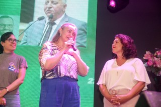 
<a style='margin-left: 5px;' class='btn btn-xs btn-social btn-facebook' href='https://www.facebook.com/sharer/sharer.php?u=https://galeramix.s01.web.getmuller.com.br/imagem/a157/800-800-90/conteudo/site_galerias/157/pl-mulher-tijucas-148.jpg' rel='popup' data-width='500' data-height='400'><i class='fa fa-facebook'></i>Compartilhar <span class='hidden-xs'>no Facebook</span>
</a> 
<a class='btn btn-default btn-xs' target='_blank' href='imagem/a157/800-800-90/conteudo/site_galerias/157/pl-mulher-tijucas-148.jpg'>
<span class='glyphicon glyphicon-cloud-download'></span> Salvar
</a>
