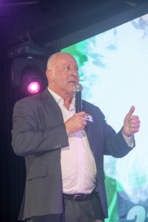 
<a style='margin-left: 5px;' class='btn btn-xs btn-social btn-facebook' href='https://www.facebook.com/sharer/sharer.php?u=https://galeramix.s01.web.getmuller.com.br/imagem/a157/800-800-90/conteudo/site_galerias/157/pl-mulher-tijucas-151.jpg' rel='popup' data-width='500' data-height='400'><i class='fa fa-facebook'></i>Compartilhar <span class='hidden-xs'>no Facebook</span>
</a> 
<a class='btn btn-default btn-xs' target='_blank' href='imagem/a157/800-800-90/conteudo/site_galerias/157/pl-mulher-tijucas-151.jpg'>
<span class='glyphicon glyphicon-cloud-download'></span> Salvar
</a>
