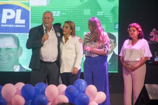 
<a style='margin-left: 5px;' class='btn btn-xs btn-social btn-facebook' href='https://www.facebook.com/sharer/sharer.php?u=https://galeramix.s01.web.getmuller.com.br/imagem/a157/800-800-90/conteudo/site_galerias/157/pl-mulher-tijucas-154.jpg' rel='popup' data-width='500' data-height='400'><i class='fa fa-facebook'></i>Compartilhar <span class='hidden-xs'>no Facebook</span>
</a> 
<a class='btn btn-default btn-xs' target='_blank' href='imagem/a157/800-800-90/conteudo/site_galerias/157/pl-mulher-tijucas-154.jpg'>
<span class='glyphicon glyphicon-cloud-download'></span> Salvar
</a>
