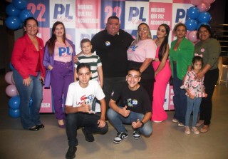 
<a style='margin-left: 5px;' class='btn btn-xs btn-social btn-facebook' href='https://www.facebook.com/sharer/sharer.php?u=https://galeramix.s01.web.getmuller.com.br/imagem/a157/800-800-90/conteudo/site_galerias/157/pl-mulher-tijucas-155.jpg' rel='popup' data-width='500' data-height='400'><i class='fa fa-facebook'></i>Compartilhar <span class='hidden-xs'>no Facebook</span>
</a> 
<a class='btn btn-default btn-xs' target='_blank' href='imagem/a157/800-800-90/conteudo/site_galerias/157/pl-mulher-tijucas-155.jpg'>
<span class='glyphicon glyphicon-cloud-download'></span> Salvar
</a>
