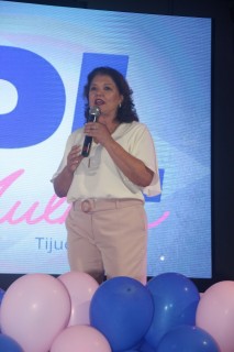 
<a style='margin-left: 5px;' class='btn btn-xs btn-social btn-facebook' href='https://www.facebook.com/sharer/sharer.php?u=https://galeramix.s01.web.getmuller.com.br/imagem/a157/800-800-90/conteudo/site_galerias/157/pl-mulher-tijucas-160.jpg' rel='popup' data-width='500' data-height='400'><i class='fa fa-facebook'></i>Compartilhar <span class='hidden-xs'>no Facebook</span>
</a> 
<a class='btn btn-default btn-xs' target='_blank' href='imagem/a157/800-800-90/conteudo/site_galerias/157/pl-mulher-tijucas-160.jpg'>
<span class='glyphicon glyphicon-cloud-download'></span> Salvar
</a>
