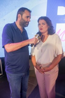 
<a style='margin-left: 5px;' class='btn btn-xs btn-social btn-facebook' href='https://www.facebook.com/sharer/sharer.php?u=https://galeramix.s01.web.getmuller.com.br/imagem/a157/800-800-90/conteudo/site_galerias/157/pl-mulher-tijucas-186.jpg' rel='popup' data-width='500' data-height='400'><i class='fa fa-facebook'></i>Compartilhar <span class='hidden-xs'>no Facebook</span>
</a> 
<a class='btn btn-default btn-xs' target='_blank' href='imagem/a157/800-800-90/conteudo/site_galerias/157/pl-mulher-tijucas-186.jpg'>
<span class='glyphicon glyphicon-cloud-download'></span> Salvar
</a>
