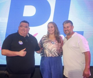 
<a style='margin-left: 5px;' class='btn btn-xs btn-social btn-facebook' href='https://www.facebook.com/sharer/sharer.php?u=https://galeramix.s01.web.getmuller.com.br/imagem/a157/800-800-90/conteudo/site_galerias/157/pl-mulher-tijucas-191.jpg' rel='popup' data-width='500' data-height='400'><i class='fa fa-facebook'></i>Compartilhar <span class='hidden-xs'>no Facebook</span>
</a> 
<a class='btn btn-default btn-xs' target='_blank' href='imagem/a157/800-800-90/conteudo/site_galerias/157/pl-mulher-tijucas-191.jpg'>
<span class='glyphicon glyphicon-cloud-download'></span> Salvar
</a>
