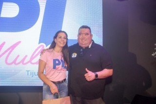 
<a style='margin-left: 5px;' class='btn btn-xs btn-social btn-facebook' href='https://www.facebook.com/sharer/sharer.php?u=https://galeramix.s01.web.getmuller.com.br/imagem/a157/800-800-90/conteudo/site_galerias/157/pl-mulher-tijucas-192.jpg' rel='popup' data-width='500' data-height='400'><i class='fa fa-facebook'></i>Compartilhar <span class='hidden-xs'>no Facebook</span>
</a> 
<a class='btn btn-default btn-xs' target='_blank' href='imagem/a157/800-800-90/conteudo/site_galerias/157/pl-mulher-tijucas-192.jpg'>
<span class='glyphicon glyphicon-cloud-download'></span> Salvar
</a>
