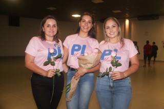 
<a style='margin-left: 5px;' class='btn btn-xs btn-social btn-facebook' href='https://www.facebook.com/sharer/sharer.php?u=https://galeramix.s01.web.getmuller.com.br/imagem/a157/800-800-90/conteudo/site_galerias/157/pl-mulher-tijucas-201.jpg' rel='popup' data-width='500' data-height='400'><i class='fa fa-facebook'></i>Compartilhar <span class='hidden-xs'>no Facebook</span>
</a> 
<a class='btn btn-default btn-xs' target='_blank' href='imagem/a157/800-800-90/conteudo/site_galerias/157/pl-mulher-tijucas-201.jpg'>
<span class='glyphicon glyphicon-cloud-download'></span> Salvar
</a>
