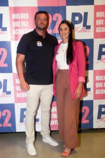 
<a style='margin-left: 5px;' class='btn btn-xs btn-social btn-facebook' href='https://www.facebook.com/sharer/sharer.php?u=https://galeramix.s01.web.getmuller.com.br/imagem/a157/800-800-90/conteudo/site_galerias/157/pl-mulher-tijucas-28.jpg' rel='popup' data-width='500' data-height='400'><i class='fa fa-facebook'></i>Compartilhar <span class='hidden-xs'>no Facebook</span>
</a> 
<a class='btn btn-default btn-xs' target='_blank' href='imagem/a157/800-800-90/conteudo/site_galerias/157/pl-mulher-tijucas-28.jpg'>
<span class='glyphicon glyphicon-cloud-download'></span> Salvar
</a>
