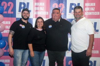 
<a style='margin-left: 5px;' class='btn btn-xs btn-social btn-facebook' href='https://www.facebook.com/sharer/sharer.php?u=https://galeramix.s01.web.getmuller.com.br/imagem/a157/800-800-90/conteudo/site_galerias/157/pl-mulher-tijucas-34.jpg' rel='popup' data-width='500' data-height='400'><i class='fa fa-facebook'></i>Compartilhar <span class='hidden-xs'>no Facebook</span>
</a> 
<a class='btn btn-default btn-xs' target='_blank' href='imagem/a157/800-800-90/conteudo/site_galerias/157/pl-mulher-tijucas-34.jpg'>
<span class='glyphicon glyphicon-cloud-download'></span> Salvar
</a>
