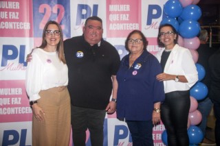 
<a style='margin-left: 5px;' class='btn btn-xs btn-social btn-facebook' href='https://www.facebook.com/sharer/sharer.php?u=https://galeramix.s01.web.getmuller.com.br/imagem/a157/800-800-90/conteudo/site_galerias/157/pl-mulher-tijucas-47.jpg' rel='popup' data-width='500' data-height='400'><i class='fa fa-facebook'></i>Compartilhar <span class='hidden-xs'>no Facebook</span>
</a> 
<a class='btn btn-default btn-xs' target='_blank' href='imagem/a157/800-800-90/conteudo/site_galerias/157/pl-mulher-tijucas-47.jpg'>
<span class='glyphicon glyphicon-cloud-download'></span> Salvar
</a>
