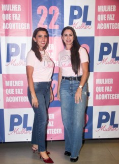 
<a style='margin-left: 5px;' class='btn btn-xs btn-social btn-facebook' href='https://www.facebook.com/sharer/sharer.php?u=https://galeramix.s01.web.getmuller.com.br/imagem/a157/800-800-90/conteudo/site_galerias/157/pl-mulher-tijucas-51.jpg' rel='popup' data-width='500' data-height='400'><i class='fa fa-facebook'></i>Compartilhar <span class='hidden-xs'>no Facebook</span>
</a> 
<a class='btn btn-default btn-xs' target='_blank' href='imagem/a157/800-800-90/conteudo/site_galerias/157/pl-mulher-tijucas-51.jpg'>
<span class='glyphicon glyphicon-cloud-download'></span> Salvar
</a>
